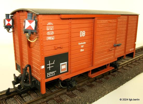LGB DB gedeckter Güterwagen mit Zugschlußbeleuchtung